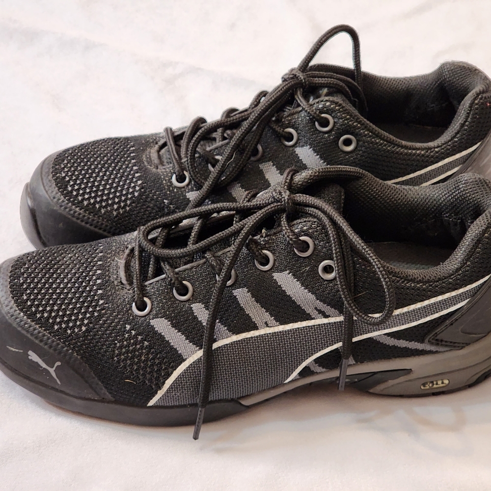 Women's Puma Steel Toe Work Shoe. Size 8